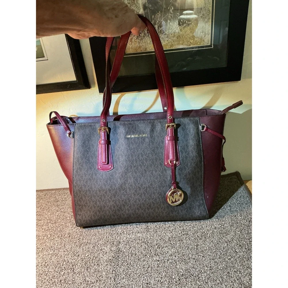 Michael Kors Voyager Medium Crossgrain Leather Tote Bag